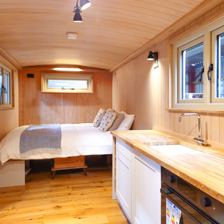 19 40b79975 c95f 4d0d a128 74a6cacf5527 768x768