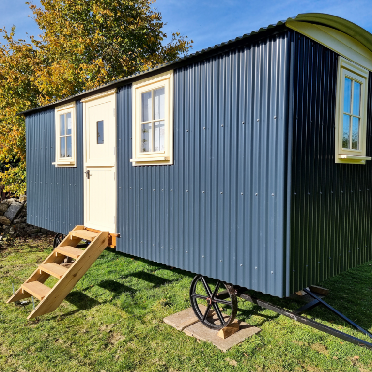 ClassicShepherdsHutCorrugatedTinCladding 768x768