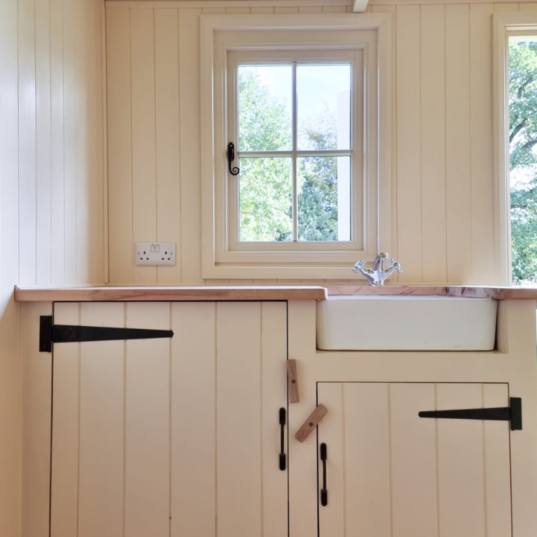 ClassicShepherdsHutwithFarmhousestyleKitchenandwoodenworktop 768x768