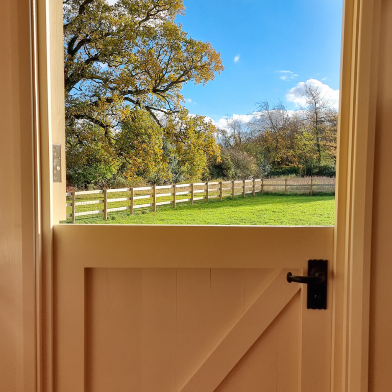 ShepherdHutwithfarmhousestyledoor 768x768