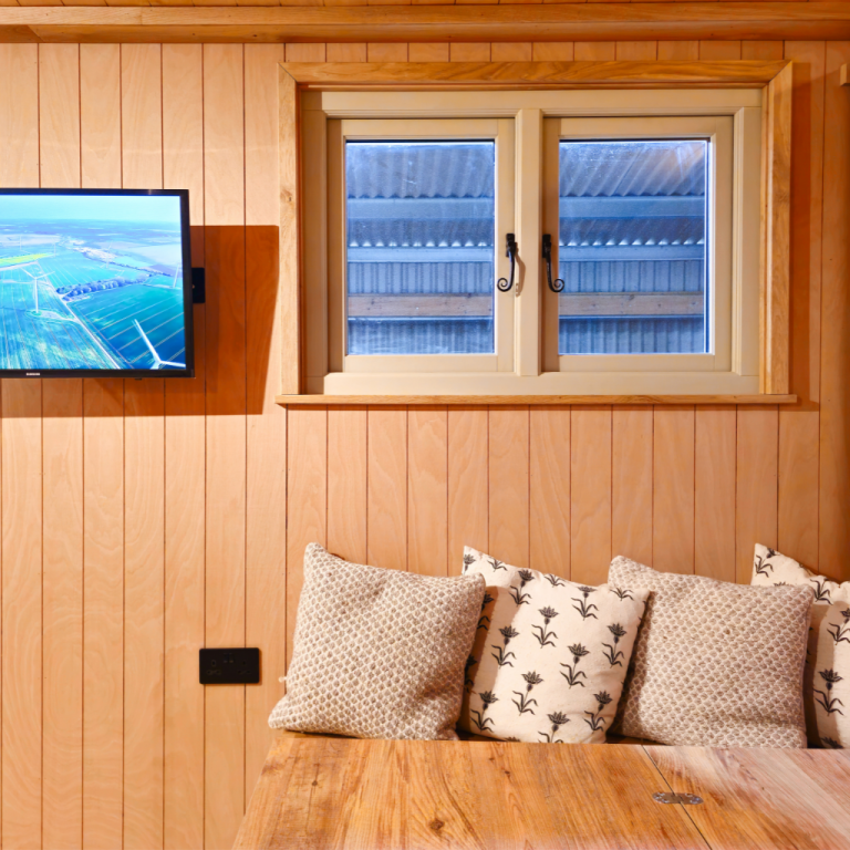 WildNomadShepherdsHutForSalewithLargeSeatingAreaandWallMountedTVanddoubleglazedwindows 768x768