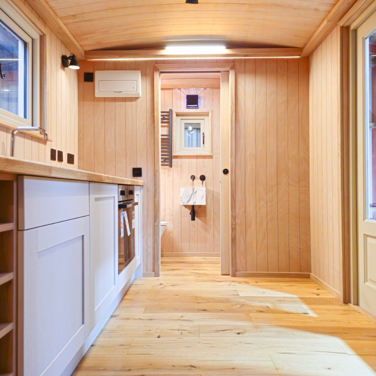 WildNomadShepherdsHutforsalewithlargeopenplanlivingspacewithbuiltinkitchen bathroomandkingsizebedroom 768x768